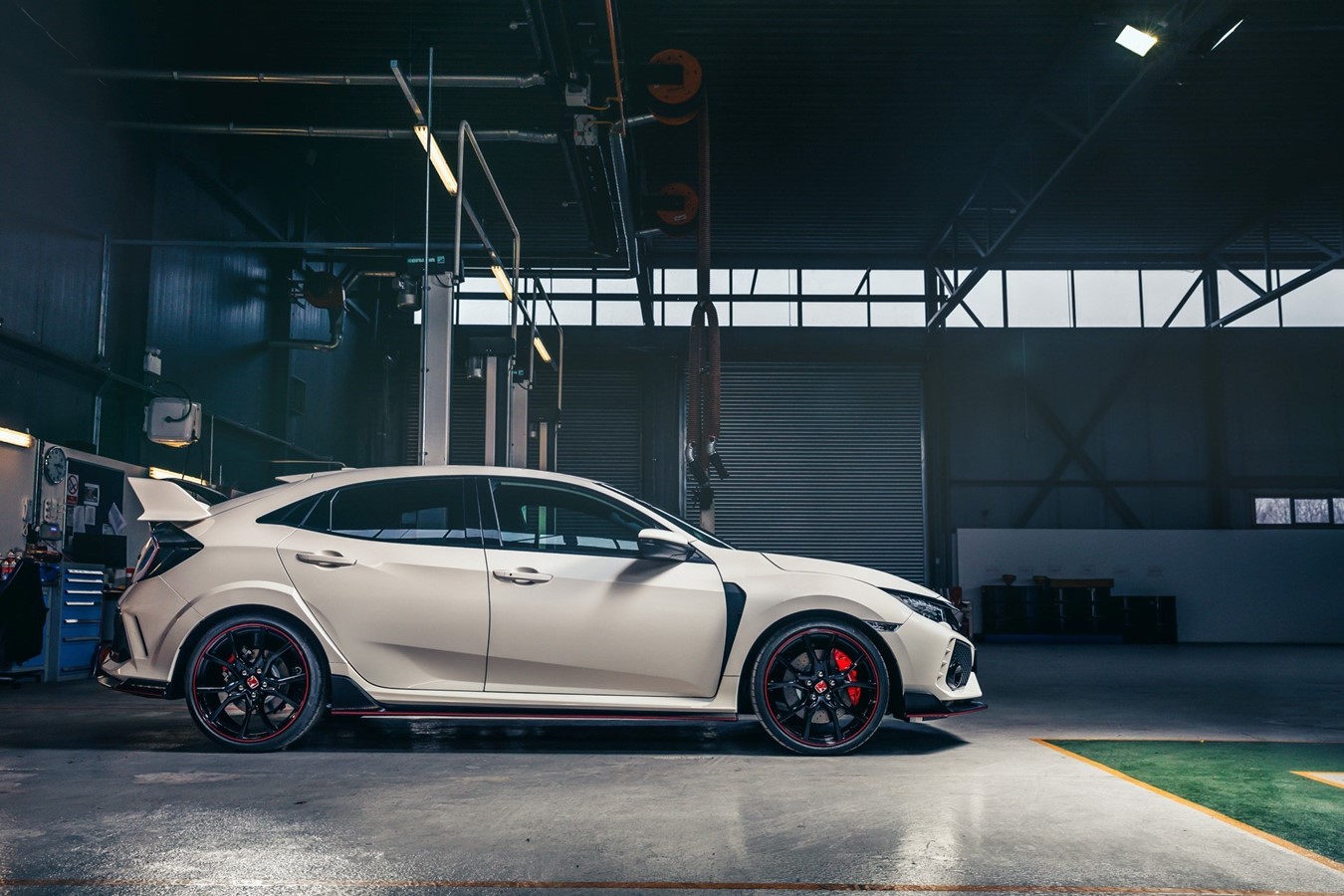 New Civic Type R wins Best Hot Hatch at Auto Express Awards