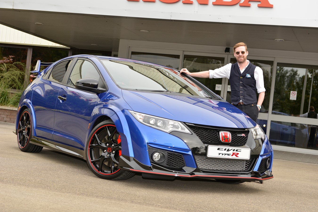 Kaiser Chiefs’ Ricky Wilson gets behind the wheel of his new Civic Type R