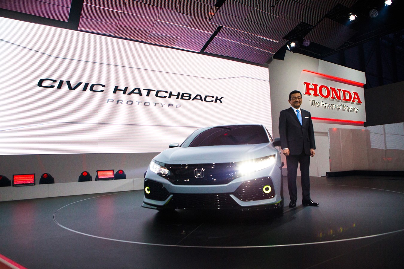 HONDA CEO UNVEILS CIVIC HATCHBACK PROTOTYPE: THE NEXT STEP TOWARDS 200,000 SALES IN EUROPE