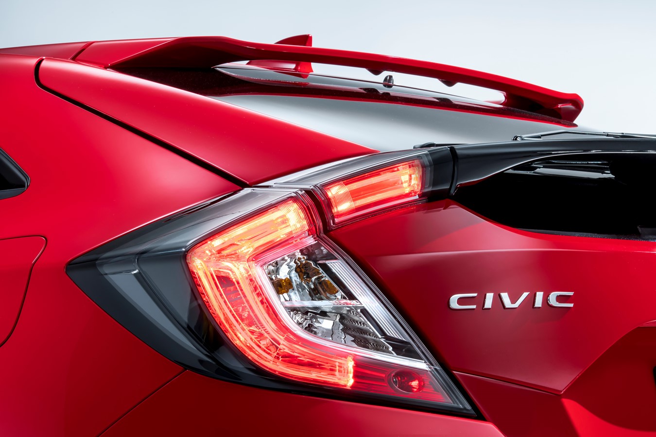 Honda lanserar Civic halvkombi vid Motormässan i Paris 2016