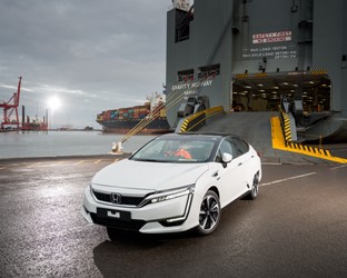 Hondas första bränslecellsbil Clarity har kommit till Europa
