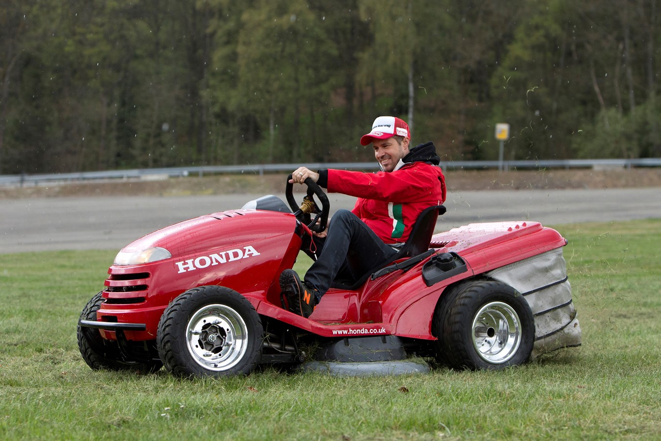 Tiago Monteiro takes on the legendary ‘Eau Rouge’ behind the wheel of the world’s fastest lawnmower – #meanmower