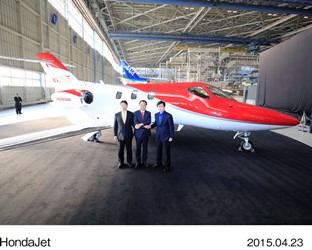 HondaJet Makes Public Debut in Japan