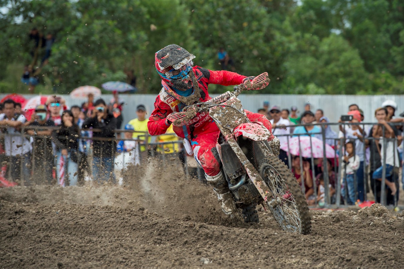 Wet weather dampens hopes of a podium for HRC