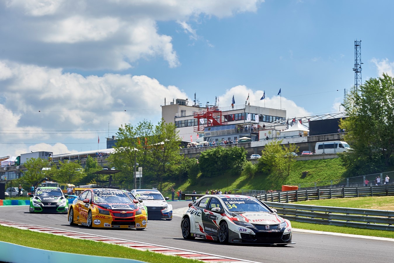 Monteiro increases WTCC points lead with Hungary win