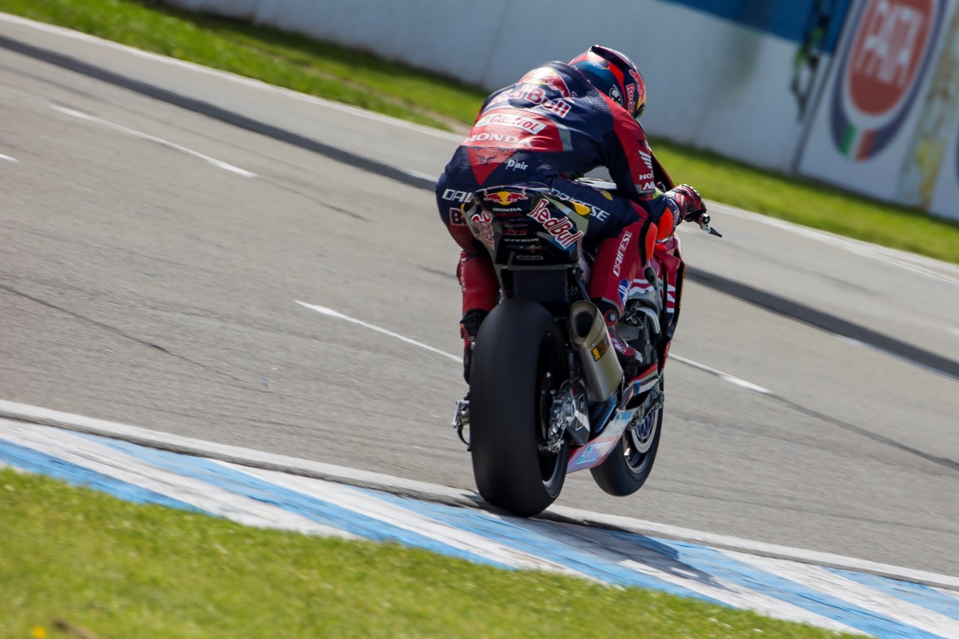 Eleventh place for Bradl in closing WorldSBK race of the UK Round