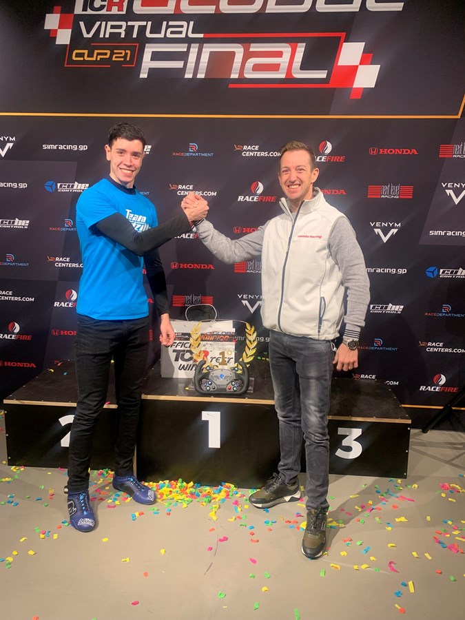 Juan Manuel Gómez wird TCR Virtual Global Champion und gewinnt die Testfahrt auf der Rennstrecke im Honda Civic TCR