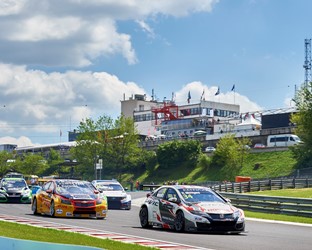 Monteiro increases WTCC points lead with Hungary win