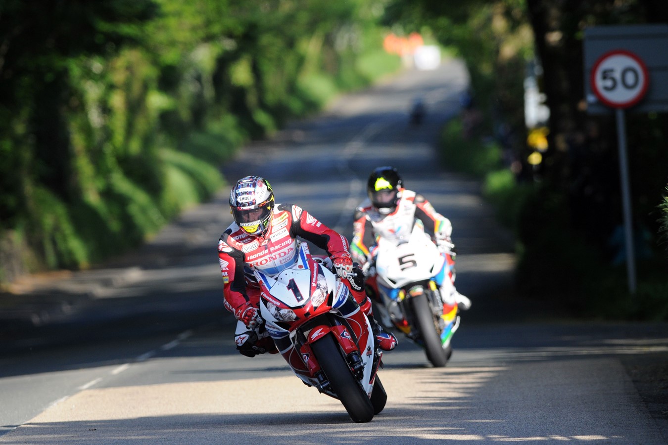 McGuinness and Cummins remain with Honda Racing for 2015 roads campaign