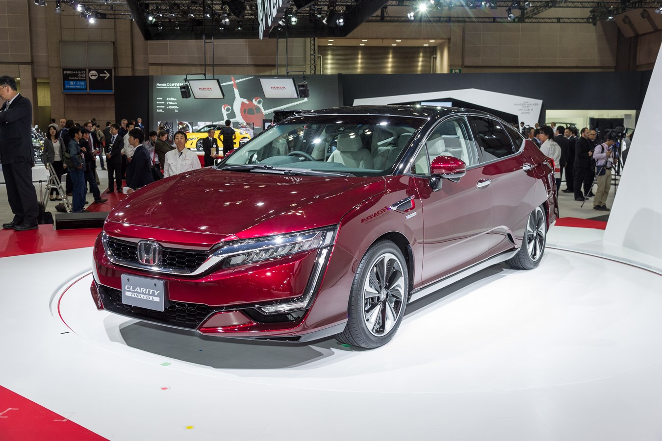 HONDA UNVEILS CLARITY FUEL CELL AT THE 2015 TOKYO MOTOR SHOW