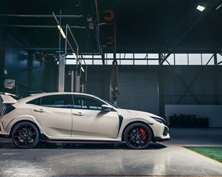 New Civic Type R wins Best Hot Hatch at Auto Express Awards