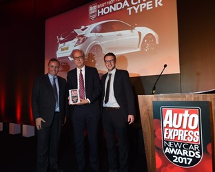 Honda UK MD Dave Hodgetts collects Auto Express award for new Civic Type R