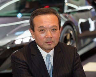 Manabu Nishimae, President Honda Motor Europe in front of Honda NSX Concept