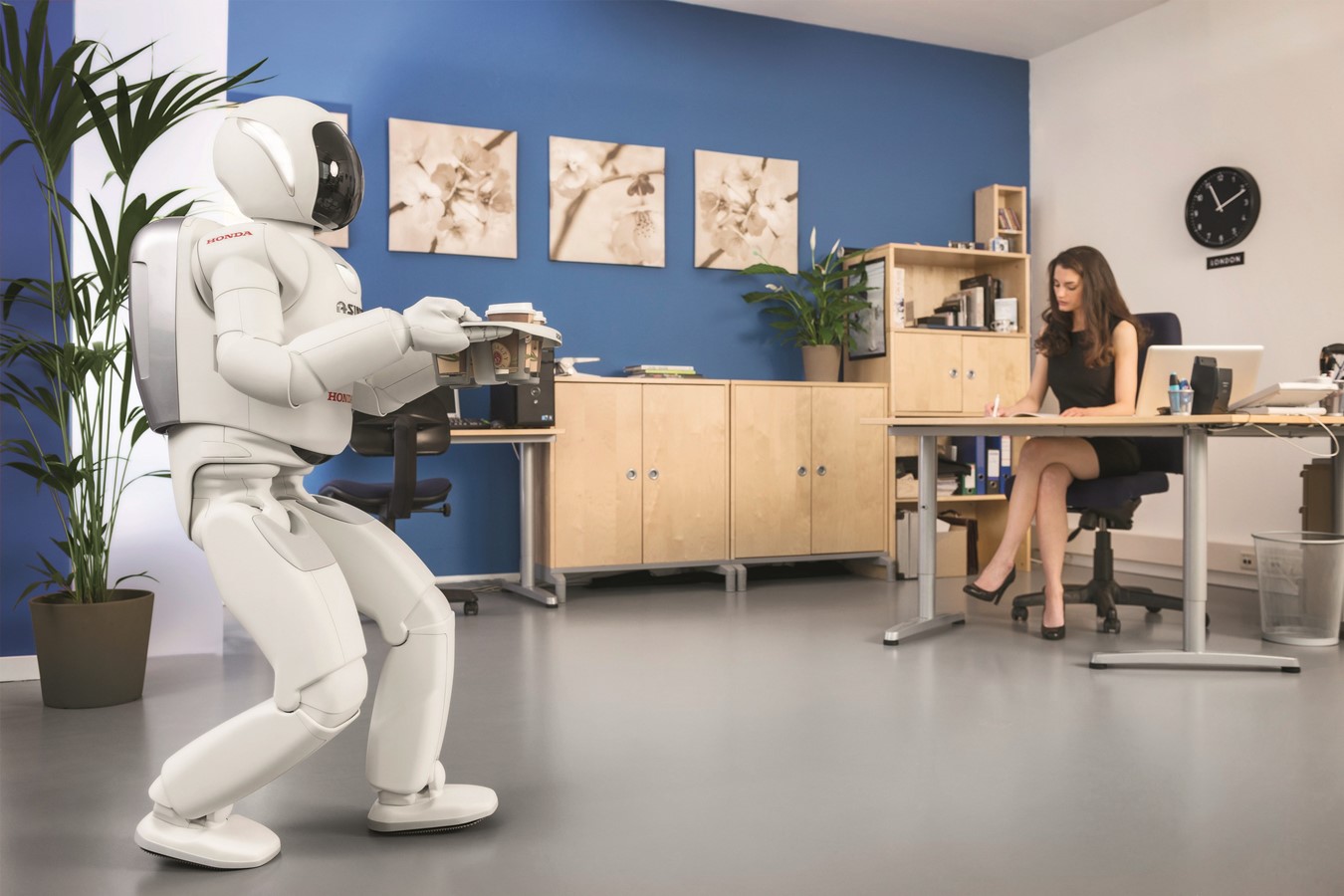Hondas neueste Version des humanoiden Roboters ASIMO feiert ihr Europa Debut