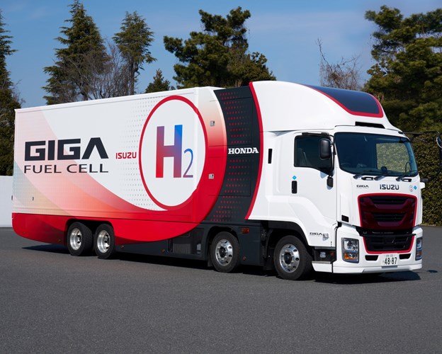 Spoločnosť Isuzu si vybrala spoločnosť Honda ako partnera na vývoj a dodávku systému palivových článkov pre svoje ťažké nákladné vozidlá poháňané palivovými článkami, ktorých uvedenie na trh je naplánované na rok 2027.