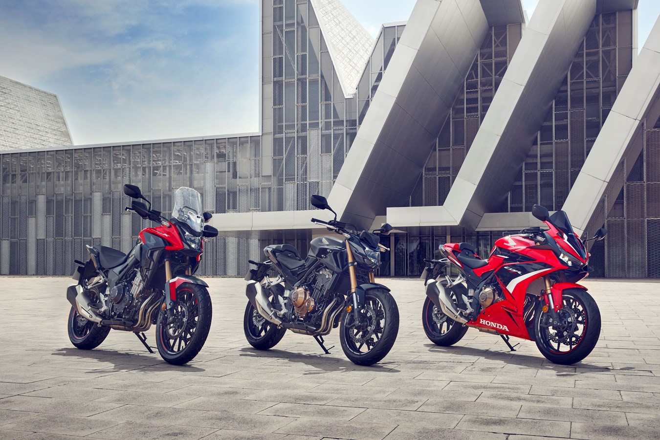 Honda's trio van A2-rijbewijsvriendelijke 500cc-motorfietsen krijgt sterke, prestatiegerichte updates voor modeljaar 2022