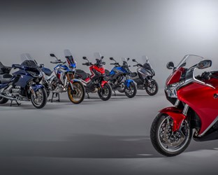 Honda fête les dix ans de la technologie de la transmission à double embrayage pour les motos