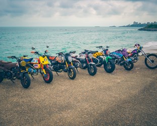 Honda surfeará el Wheels and Waves 2023 con sus minimotos customizadas