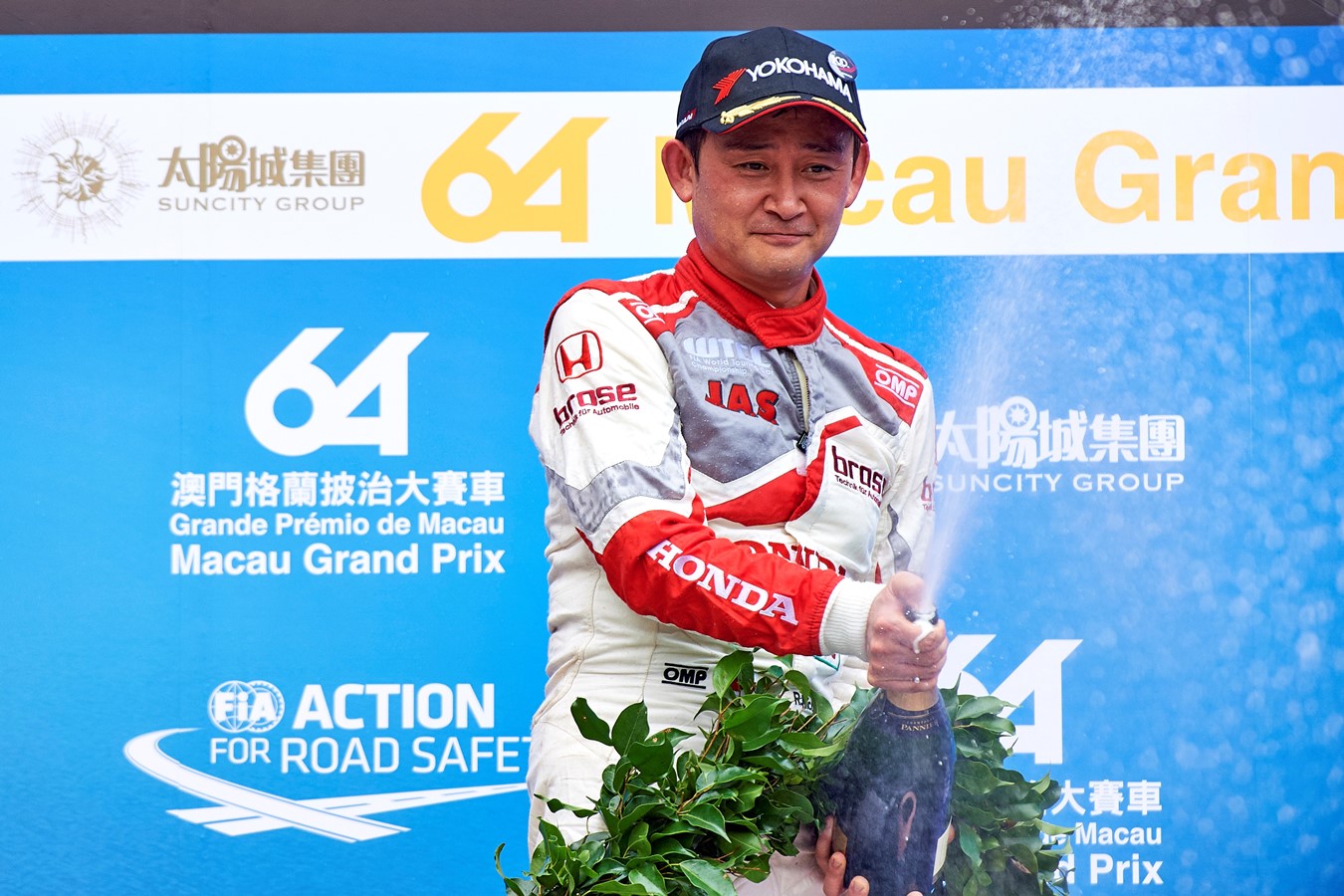 Michelisz closes on points lead with Macau podium