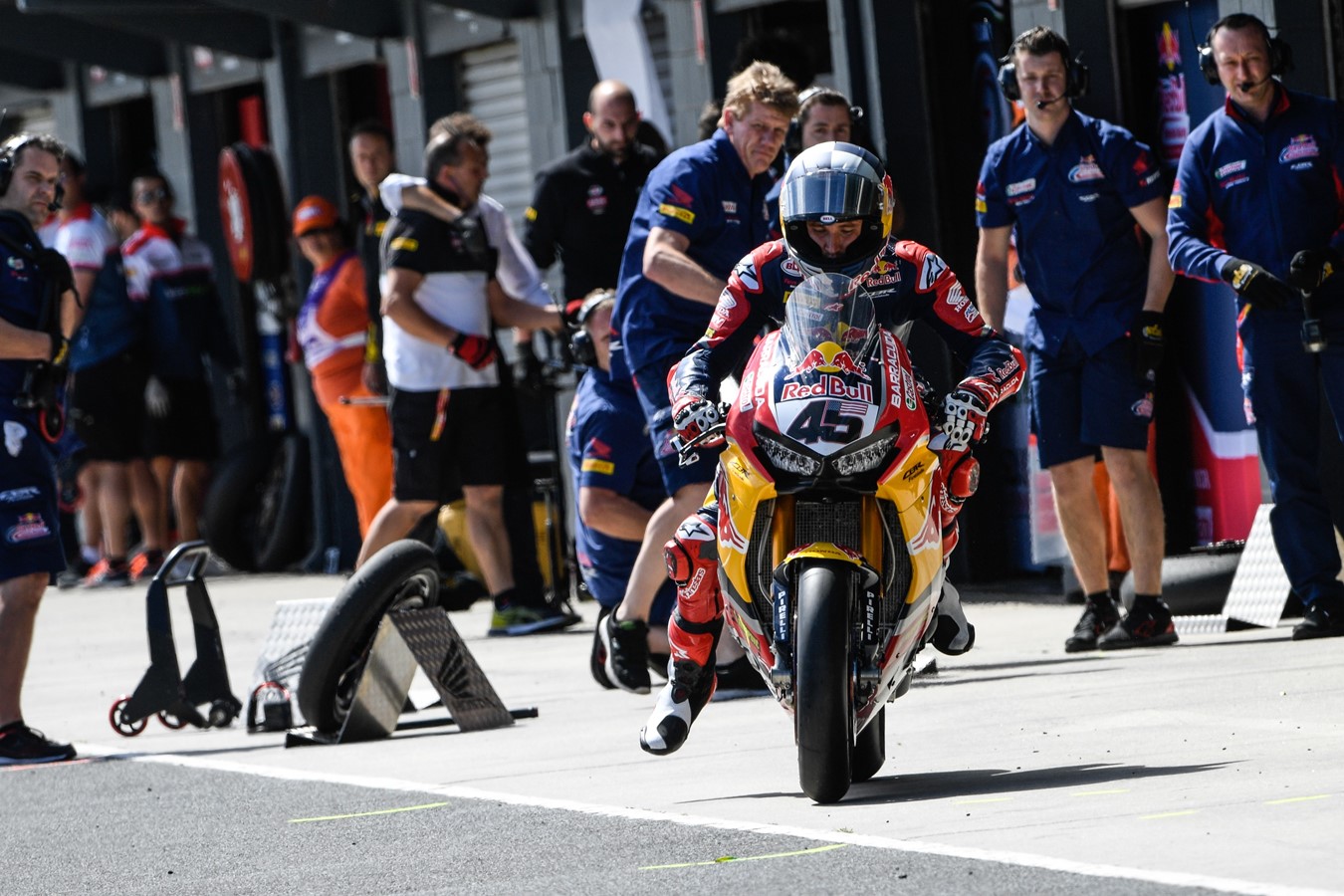 Camier sixth in epic Race 2 battle at Phillip Island