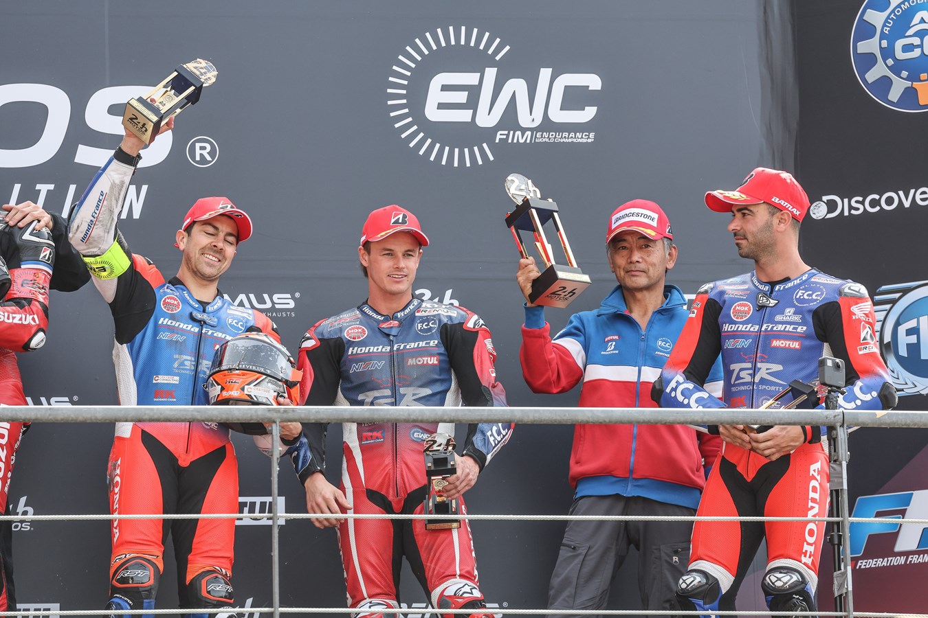 L'équipe F.C.C. TSR Honda France 3eme des 24 Heures du Mans Motos 2022 !