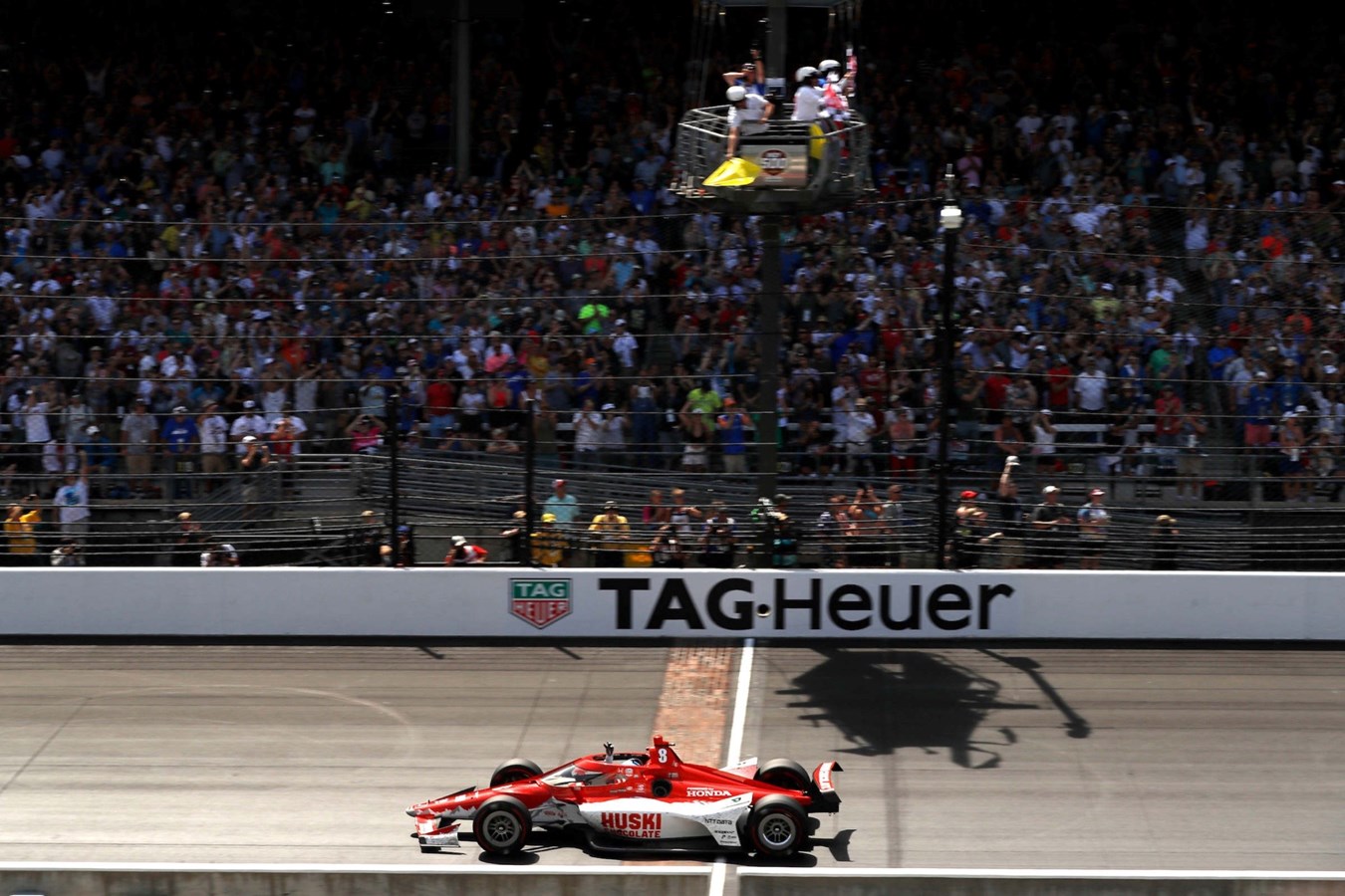 Marcus Ericsson takes his Chip Ganassi Racing Honda to victory in the