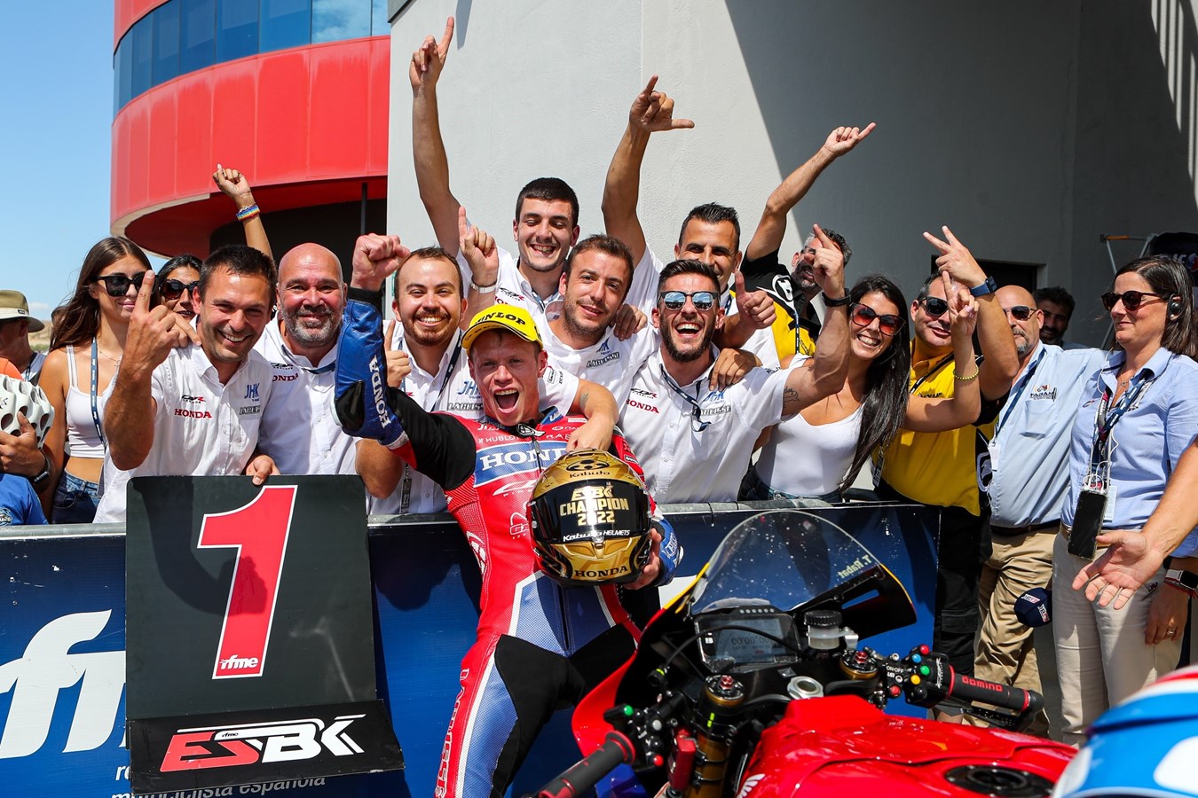 ¡Tito Rabat se proclama campeón de España de Superbike con la nueva CBR1000RR-R Fireblade!