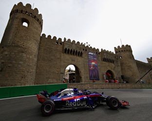 Top ten finish for Hartley in chaotic Azerbaijan Grand Prix